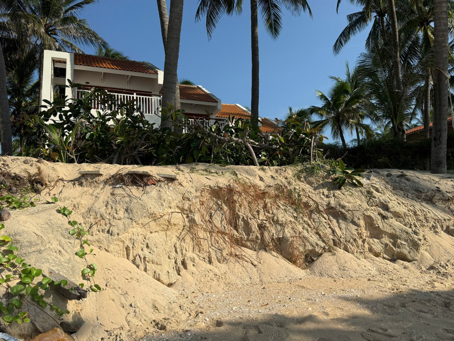 Ảnh của Kè biển Hàm Tiến ở Lâm Đồng bị sạt lở do sóng lớn